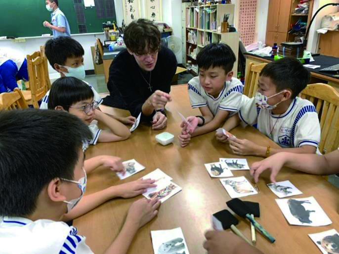 In 2023, Alan, the international cultural ambassador of Quanta, visited Yongfu Elementary School in
                                    New Taipei City to introduce his hometown, Poland, which is abundant in natural resources