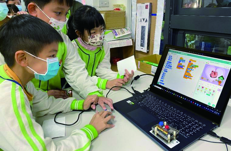 《廣達游於智》計畫學校─台南市九份子國中小上課情況