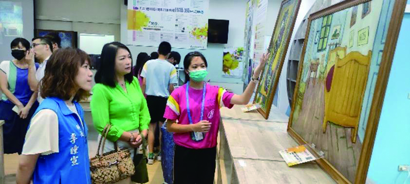 《廣達游於藝》苗栗縣興華高中展覽開幕學生導覽梵谷作品「阿爾的臥室」